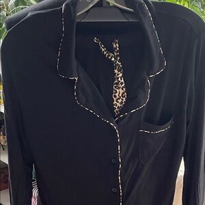 Gilligan & O’Malley Black, pajamas,Leopard Accents, button shirt. Pants tie. EUC